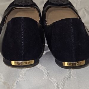 Tommy Hilfiger Black Chunky Logo Emi Ballet Flats w/ Gold Heel Accents (size 9.5